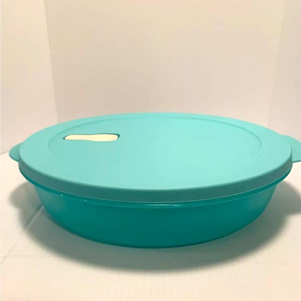 Tupperware Crystal Wave Divided container - Picture 1 of 6